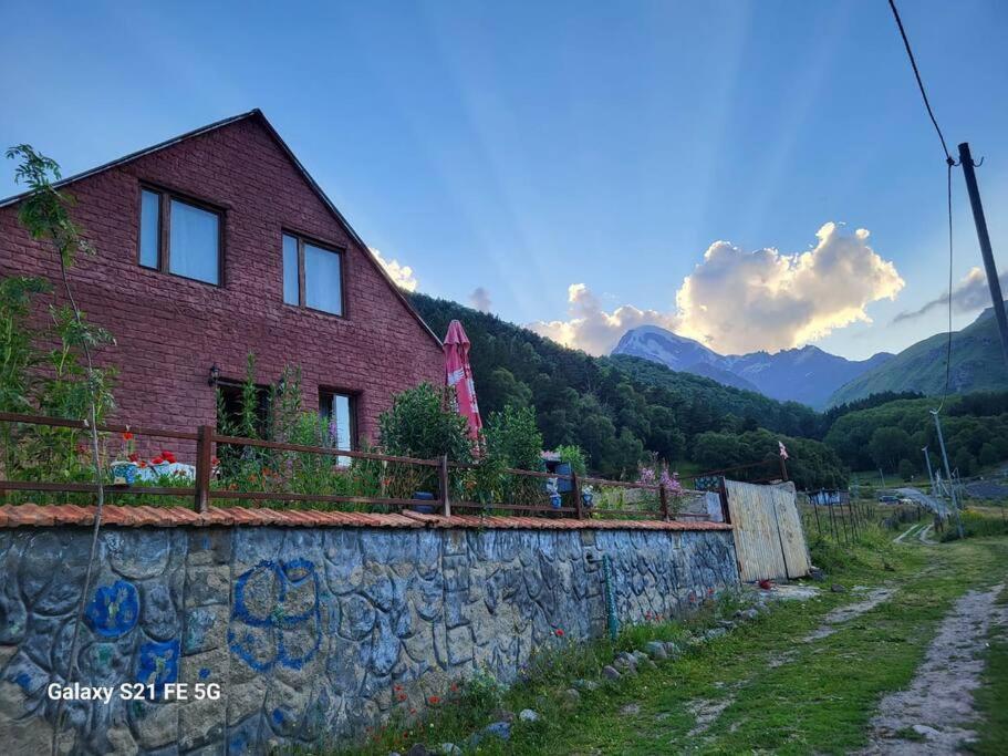 Peak House Villa Kazbegi Exteriör bild
